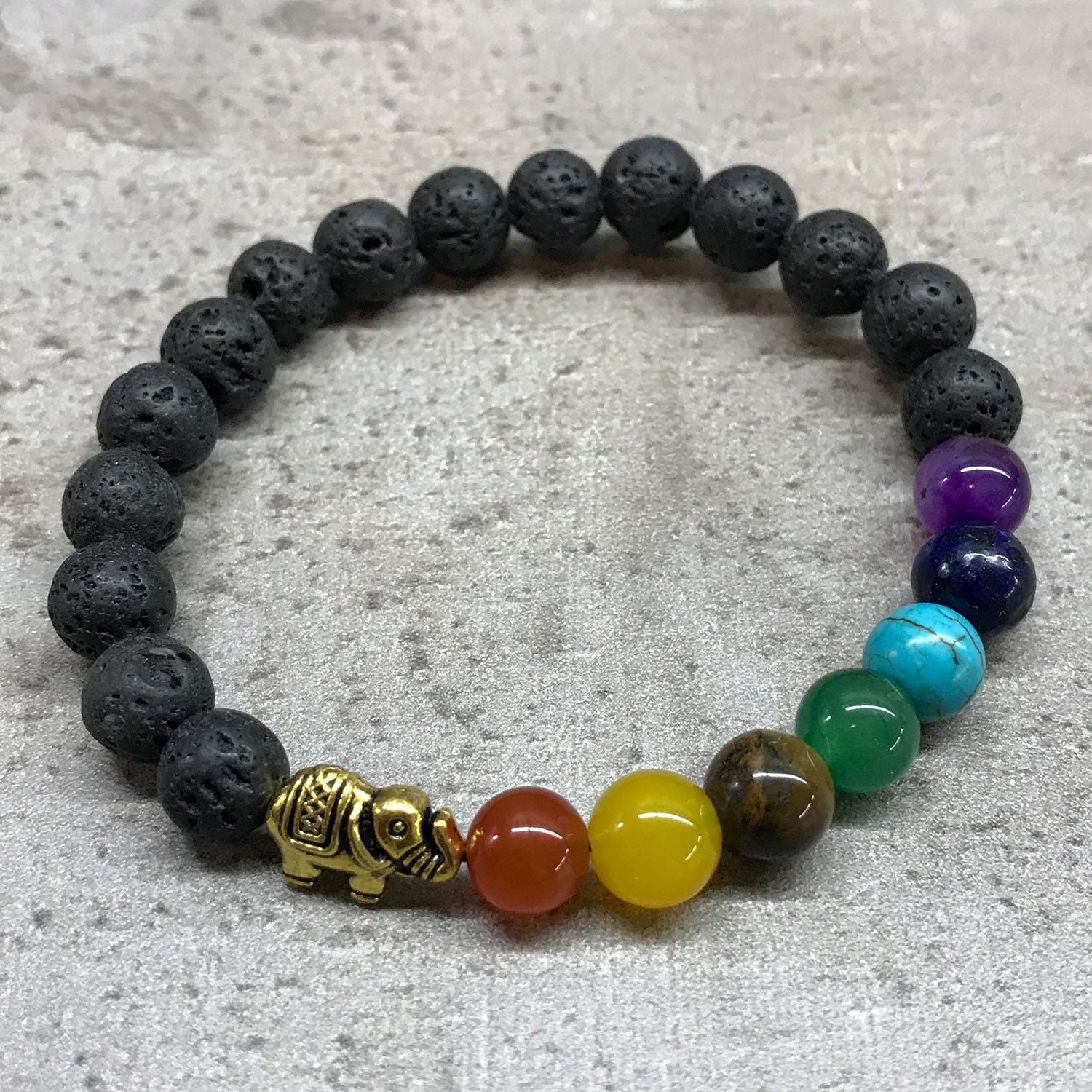 Pulsera de Piedra Volcánica con Elefante y Chakras